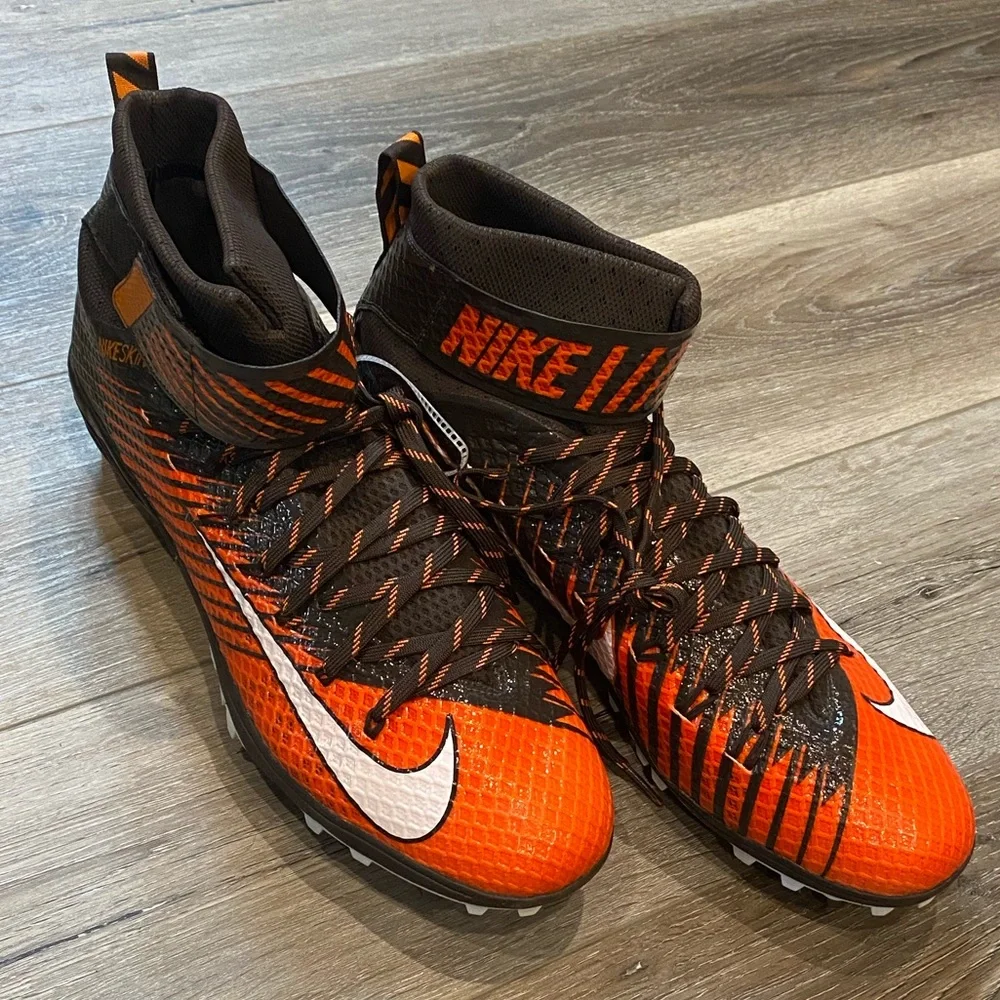 Nike skin football cleats NWOT